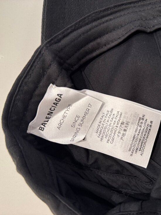 Balenciaga Cap in Black/white main image 4